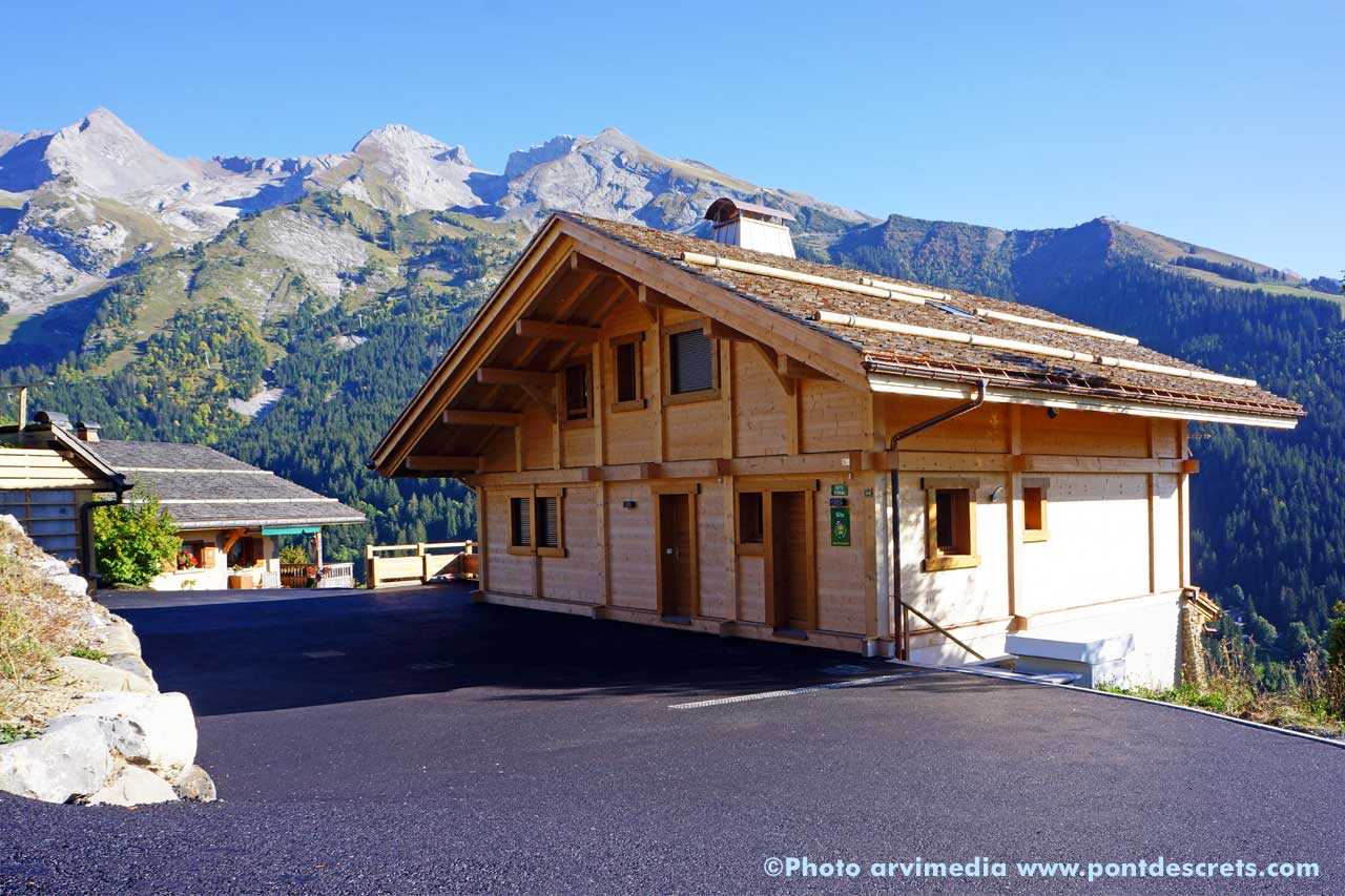 grand chalet pour 10 personnes 4 chambres + grand salon salle de bain commune salle de jeu photo arvimedia