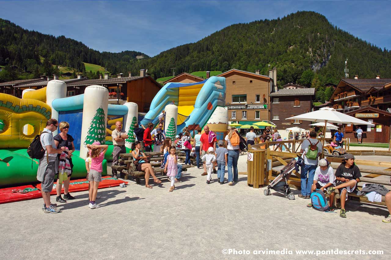 hébergement logement de vacances à la clusaz séjour ski gite chalet alpes france photo arvimedia