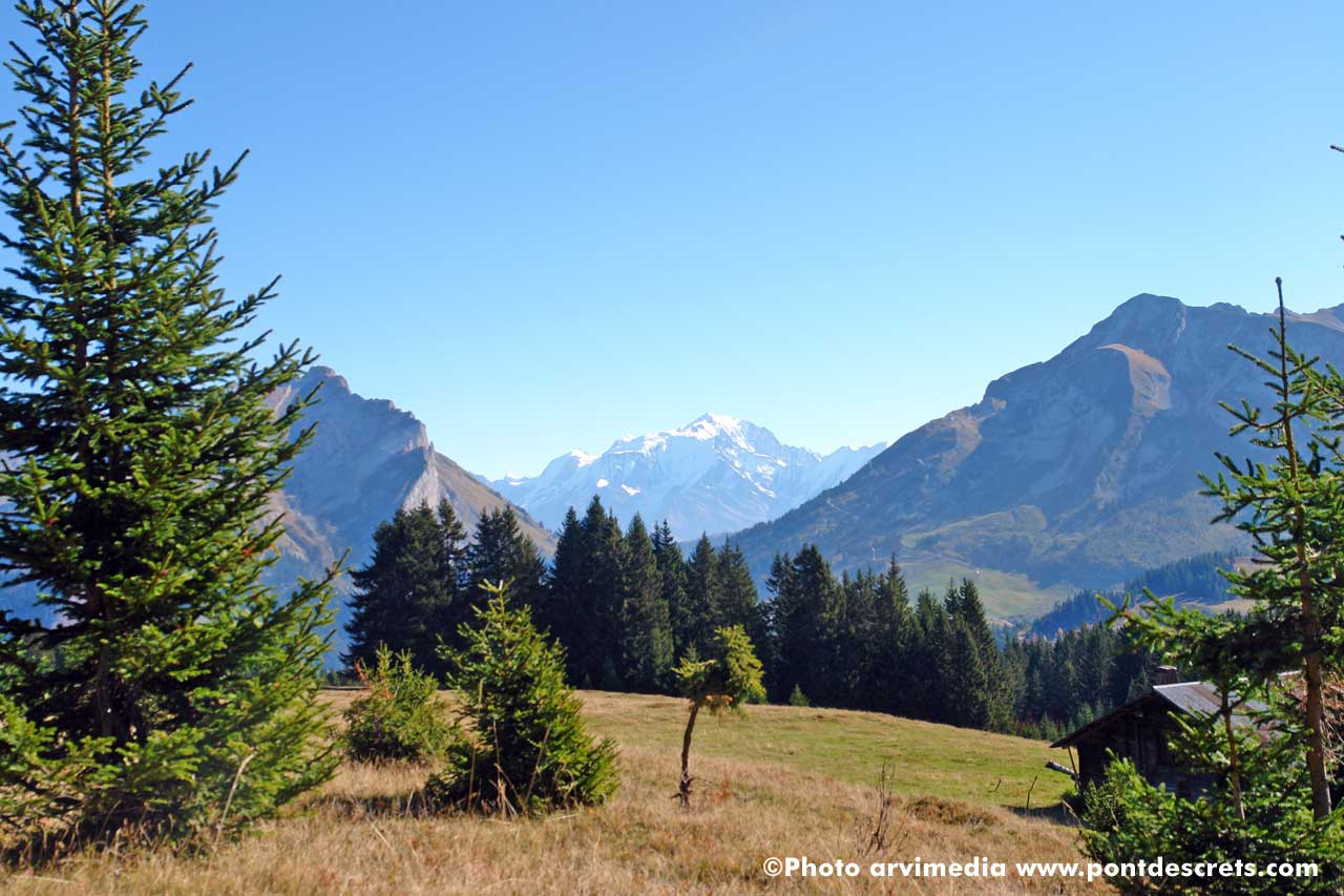 hébergement logement de vacances à la clusaz séjour ski gite chalet alpes france photo arvimedia
