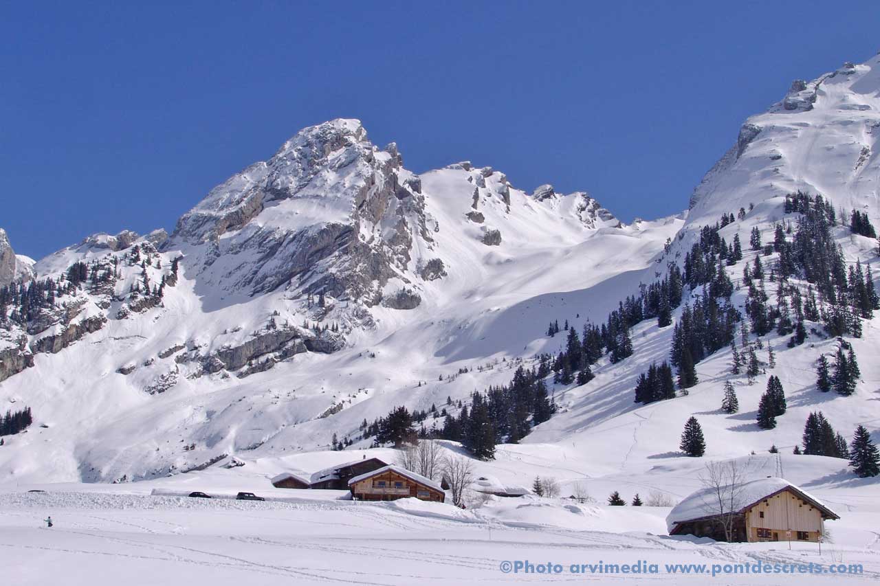 hébergement logement de vacances à la clusaz séjour ski gite chalet alpes france photo arvimedia