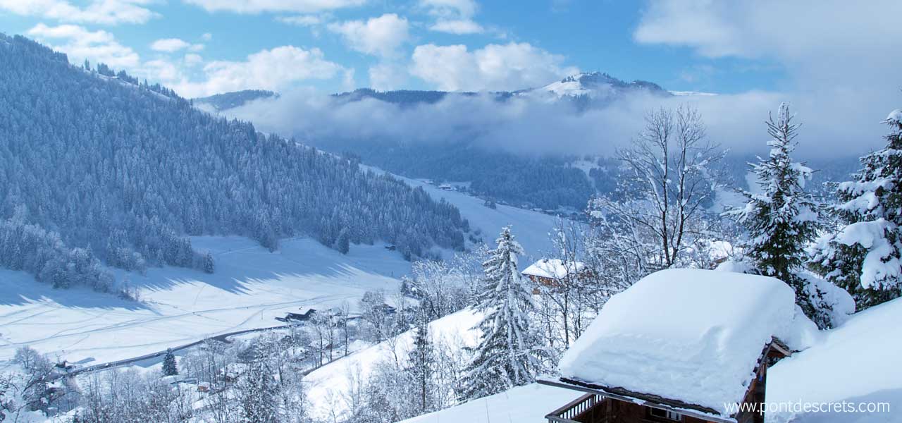 chalet gite avec vue sur le plateau de beauregard à la clusaz station de ski de haute savoie france